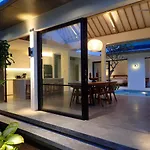 Villa Hujan 2