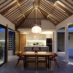 Villa Hujan 2