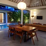 Villa Hujan 2